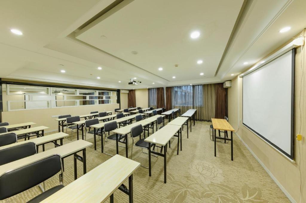 Hotel Comfort Capital Airport Shunyi Metro Station