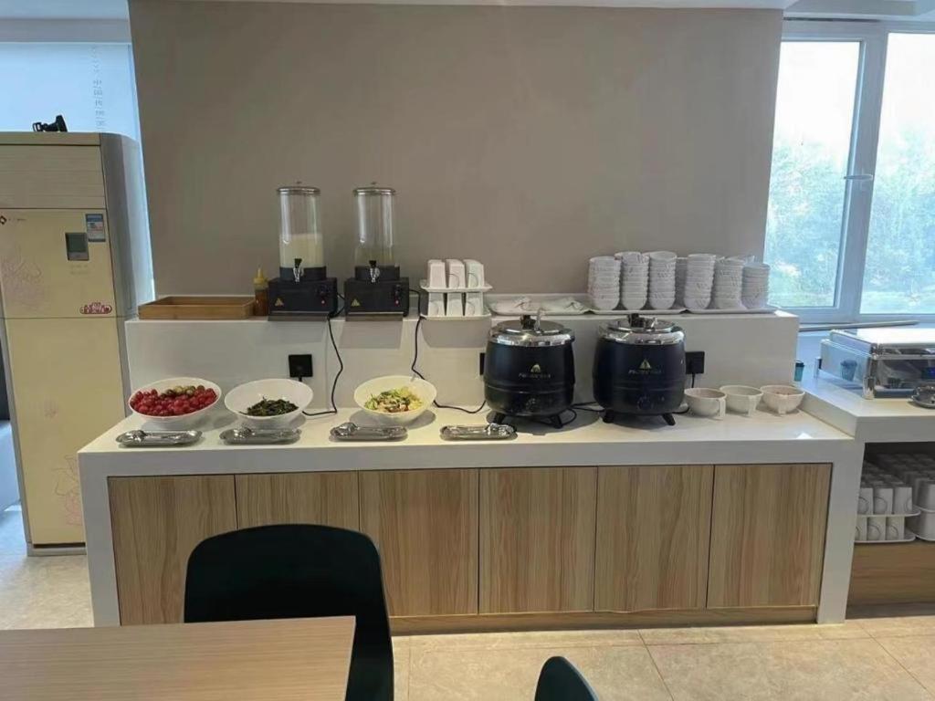 Comfort Capital Airport Shunyi Metro Station Hotel 3*
