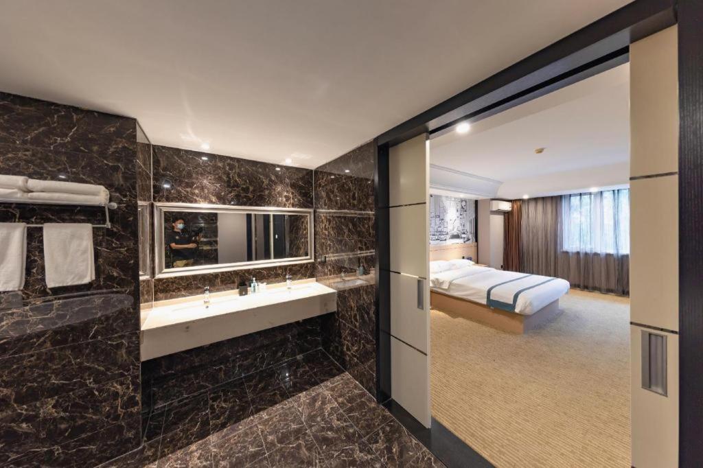Comfort Capital Airport Shunyi Metro Station Hotel 3*