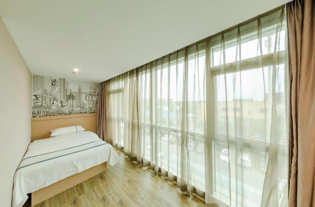 Comfort Capital Airport Shunyi Metro Station Hotel