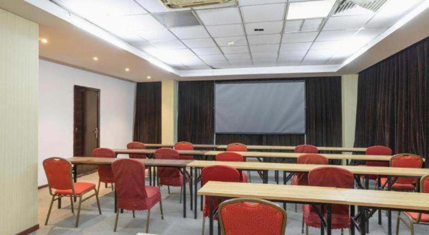 Comfort Capital Airport Shunyi Metro Station Hotel 3*